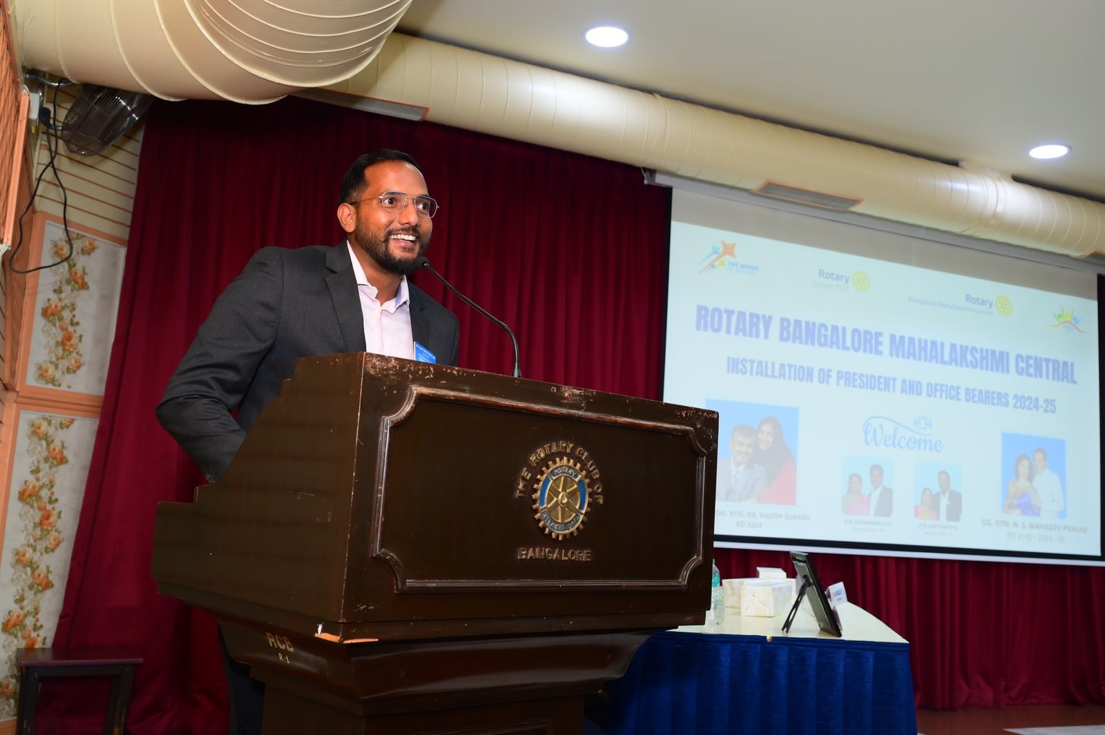 Ajay Kanth Gopalam addressing a gathering at Rotary Bangalore Mahalakshmi Central